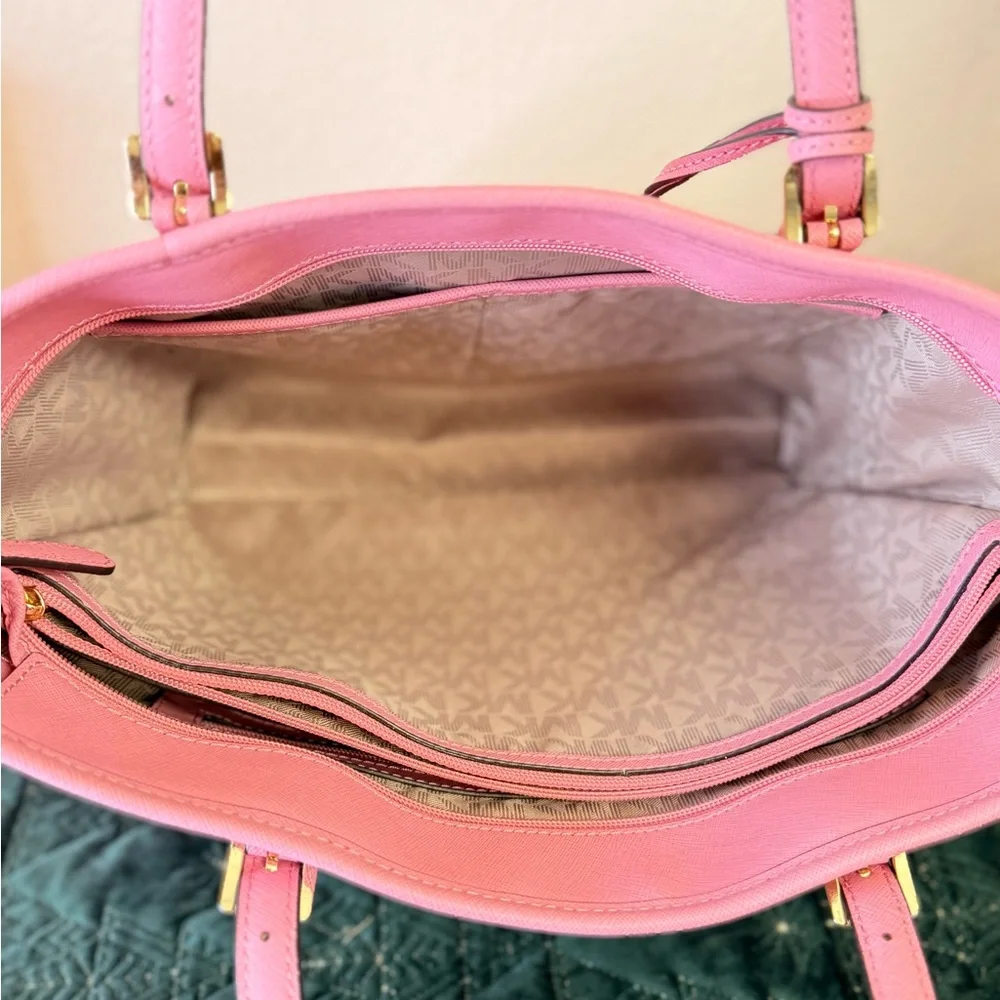 BARELY USED…… MICHAEL KORS JET SET PINK MEDIUM TOTE w/MATCHINGVWALLET - Picture 9 of 12